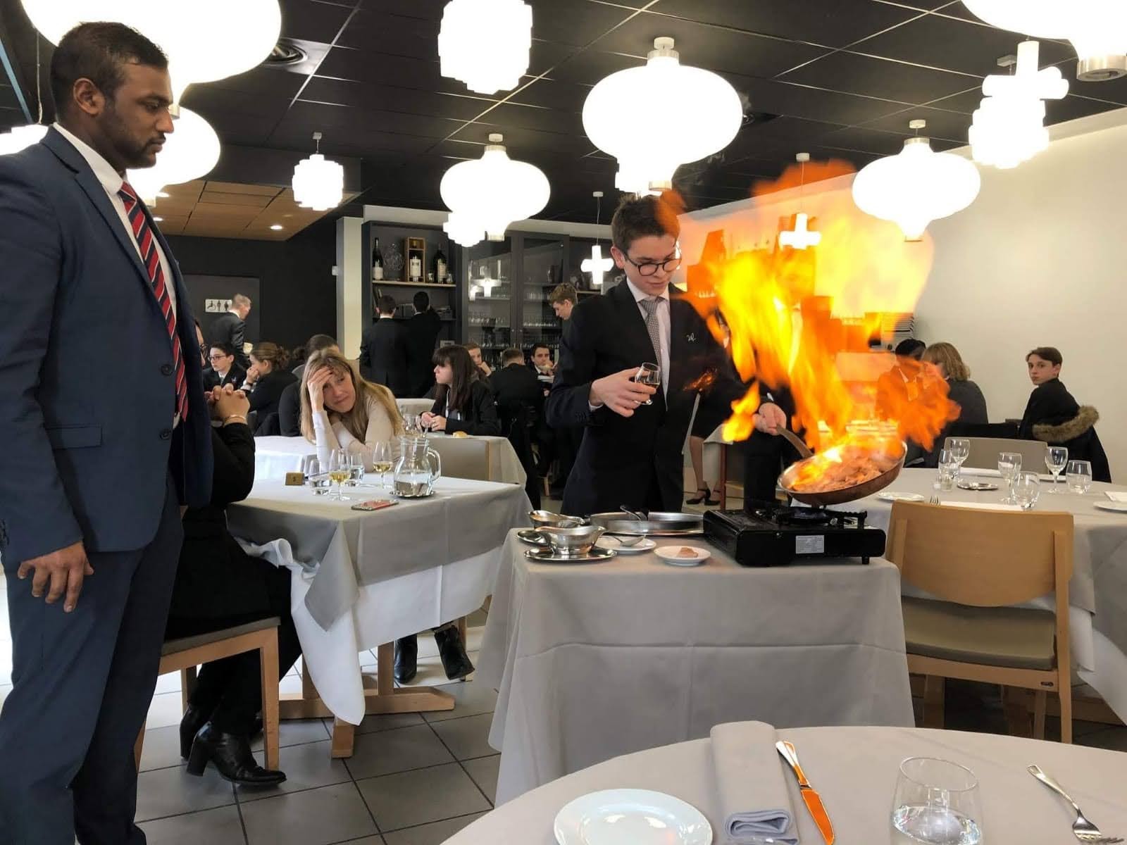 Stage de 3ᵉ en restaurant à Bordeaux : le guide complet pour une première immersion réussie